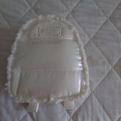 New White Crossbody $10  Or Bo