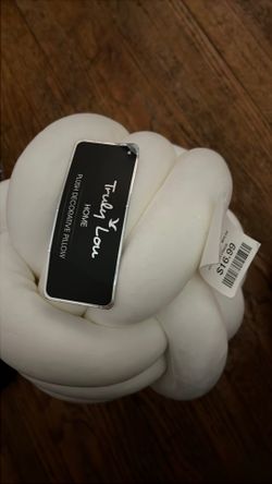 Knot pillow