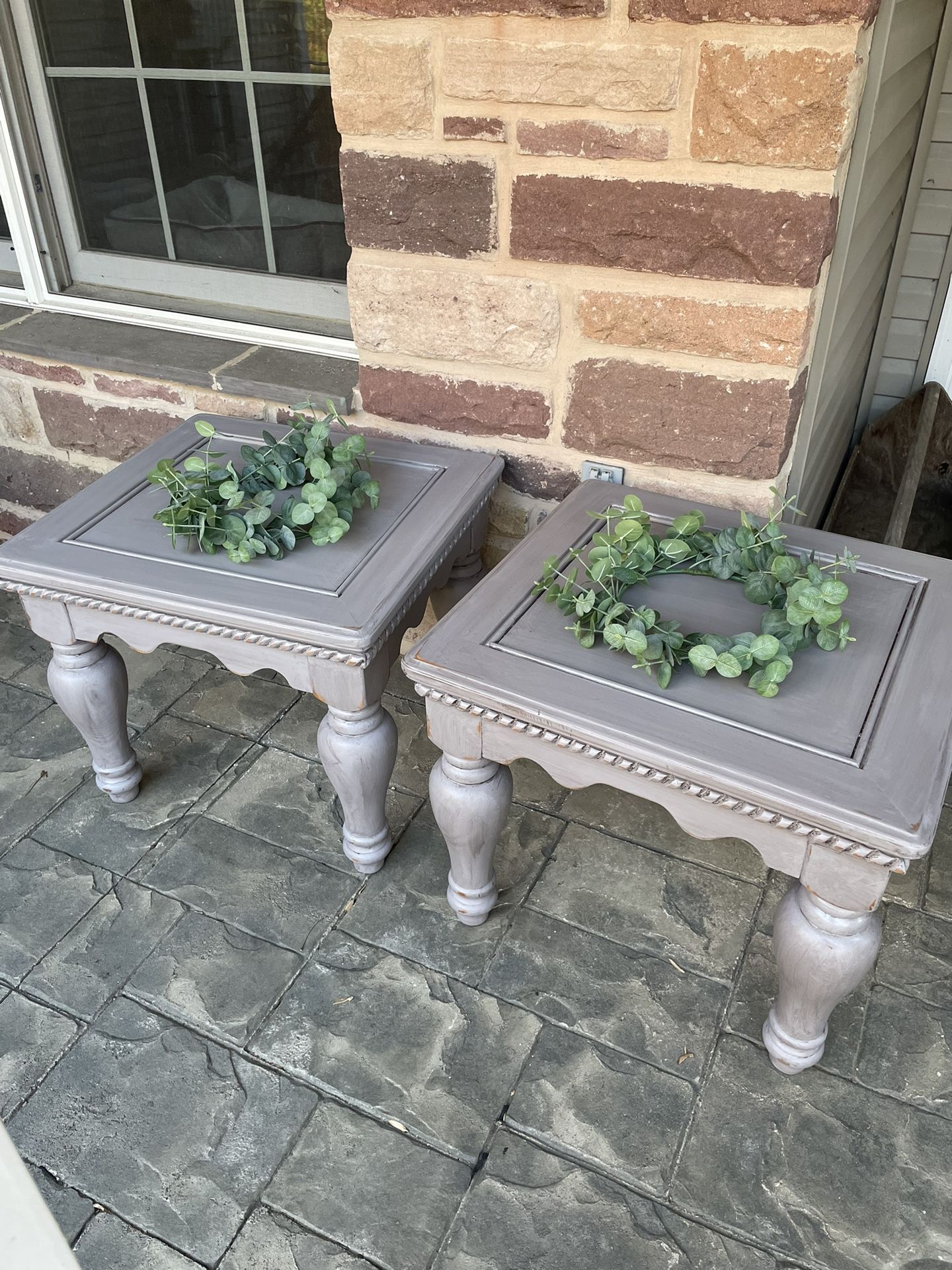 2 End Tables 