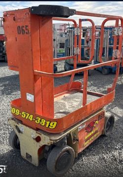 JLG 1230ES vertical mast lifts  (job site ready )  perfect for big or small jobs ( landscaping, lights,  & So much more)!