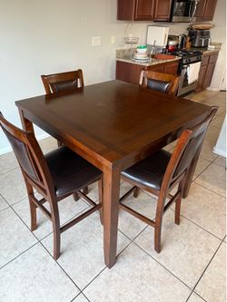 Dinning table with chairs