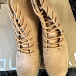New In Box Size  Women Size 9