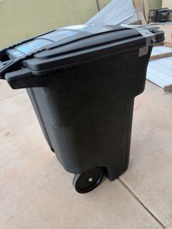 Toter 96 gallon trash can