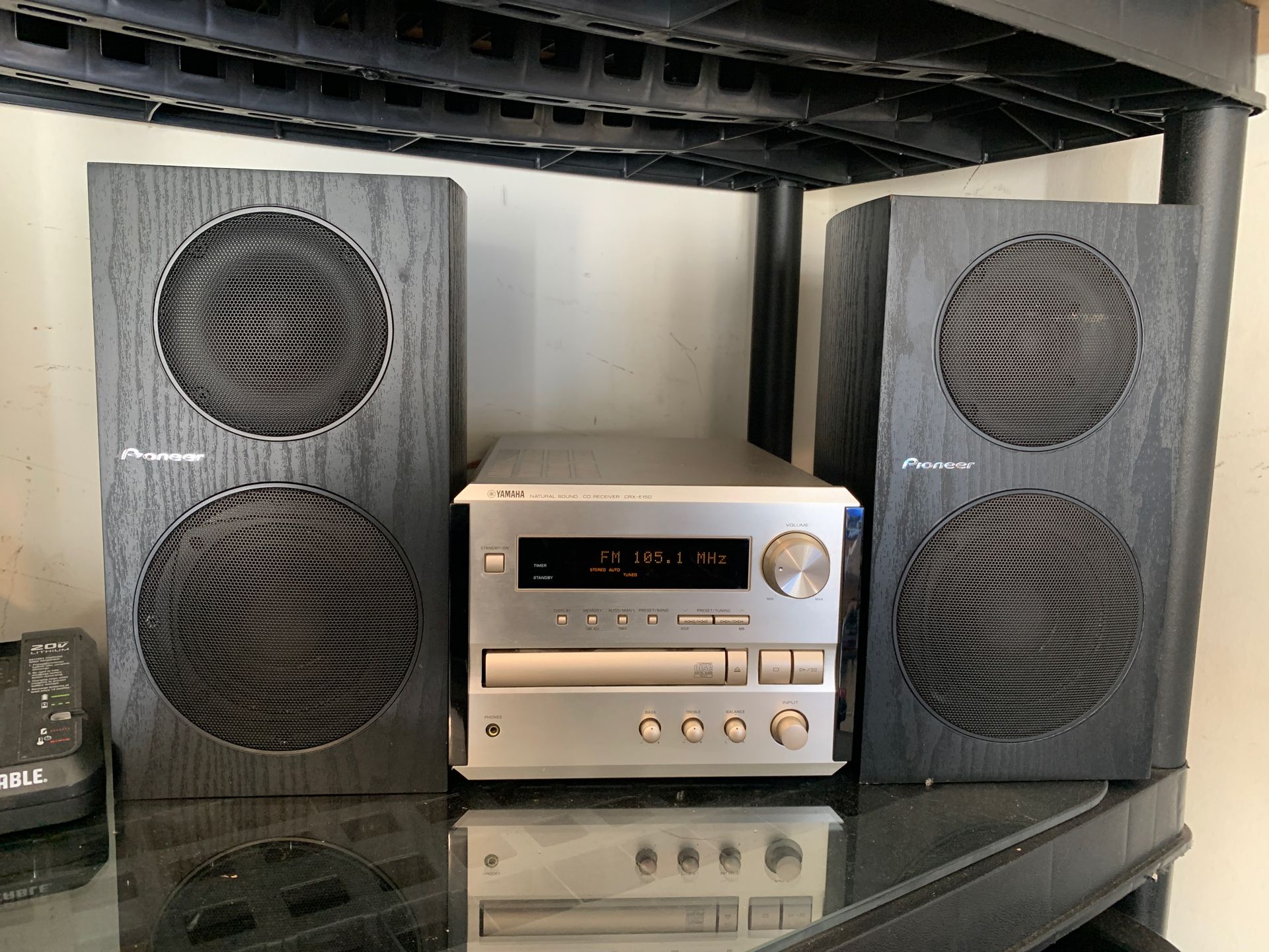 Yamah crx e150 cd receiver and two pioneer speakers