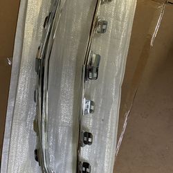 Malibu ‘08 - ‘12 Center Molding Grille Chrome 