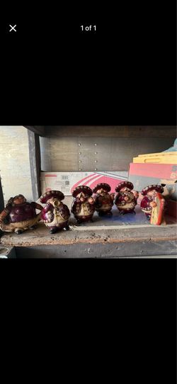 Mariachi figures