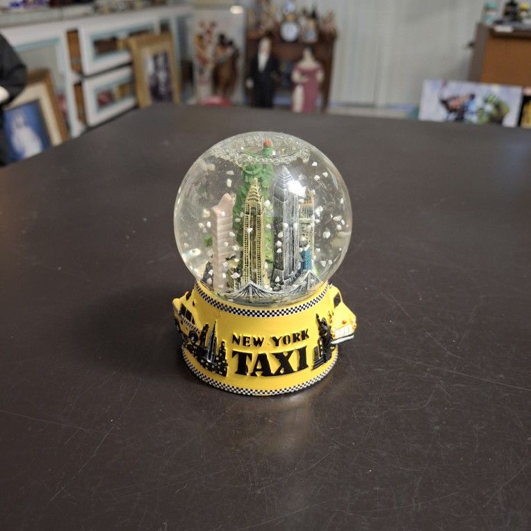 New York Taxi Yellow Resin Snow Globe With Lady Liberty & New York City Skyline 3.5"H