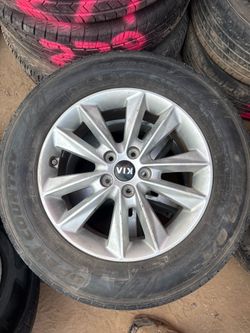 2018 Kia Sorento wheels and tires