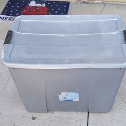 34 gallon Sterilite container