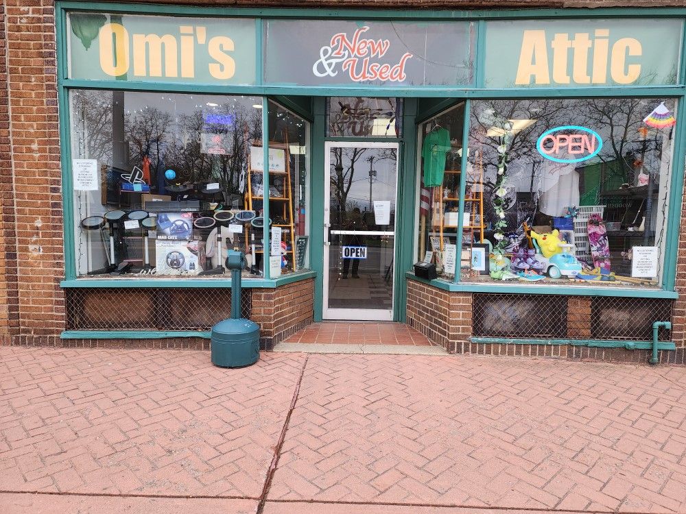 Omi's Attic 4427 Lake Ave