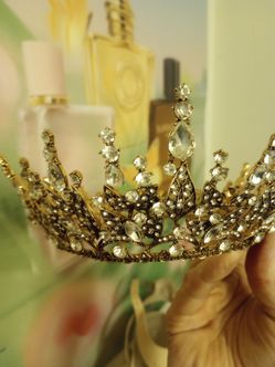 Baroque-style gold tiara