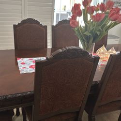 Dining room Table for 8 people 