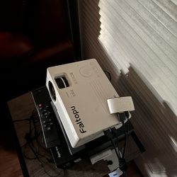 Projector With Remote 