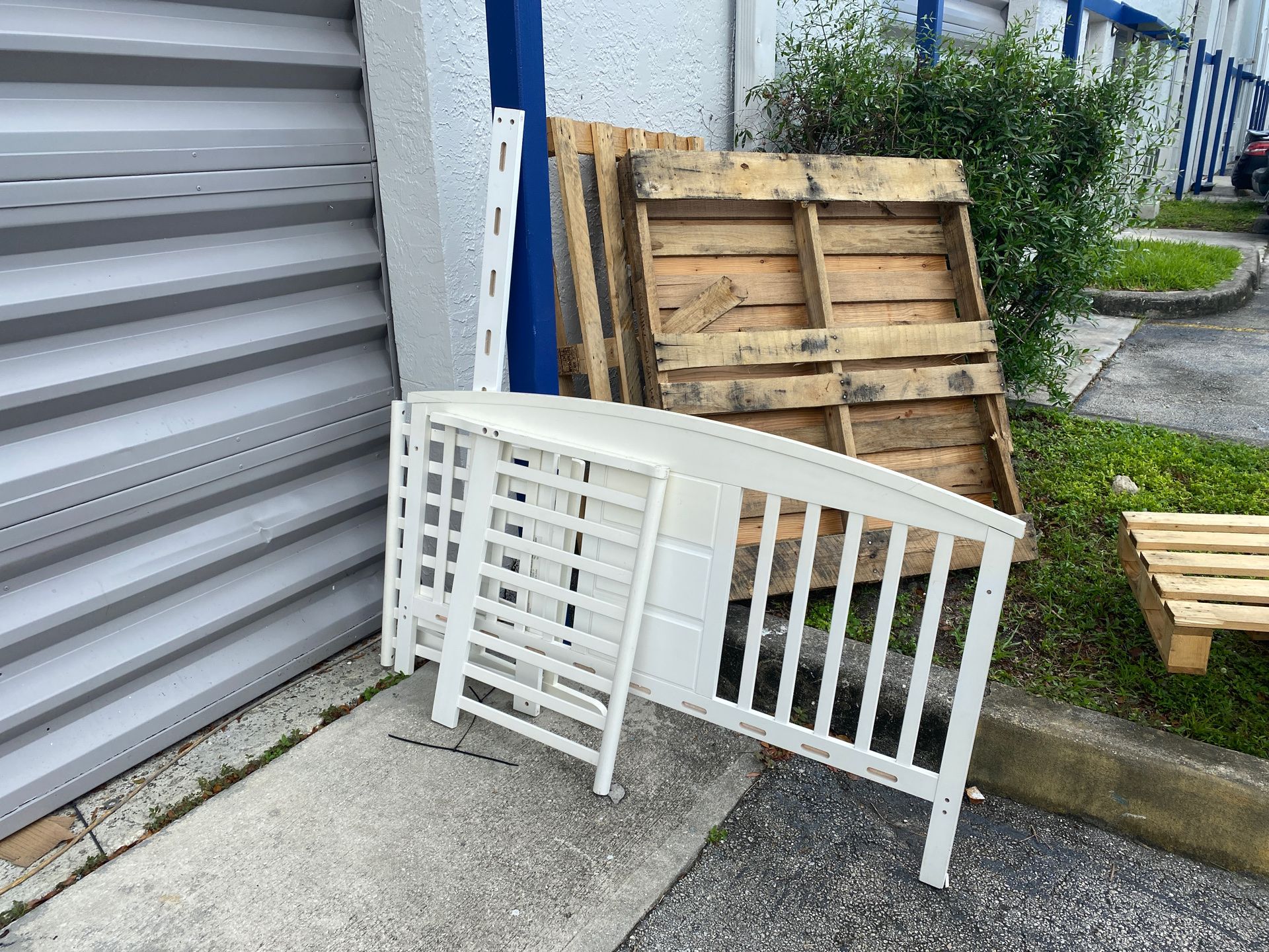 Toddler bed, includes mattress