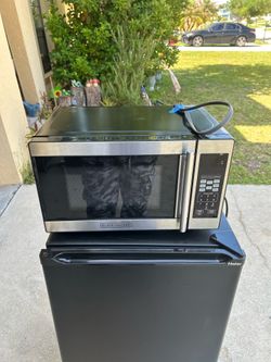 Black+Decker 0.7 cu ft Microwave