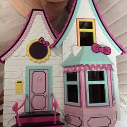 HELLO KITTY DOLL HOUSE