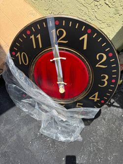 39 inches in Diameter clock battery operated