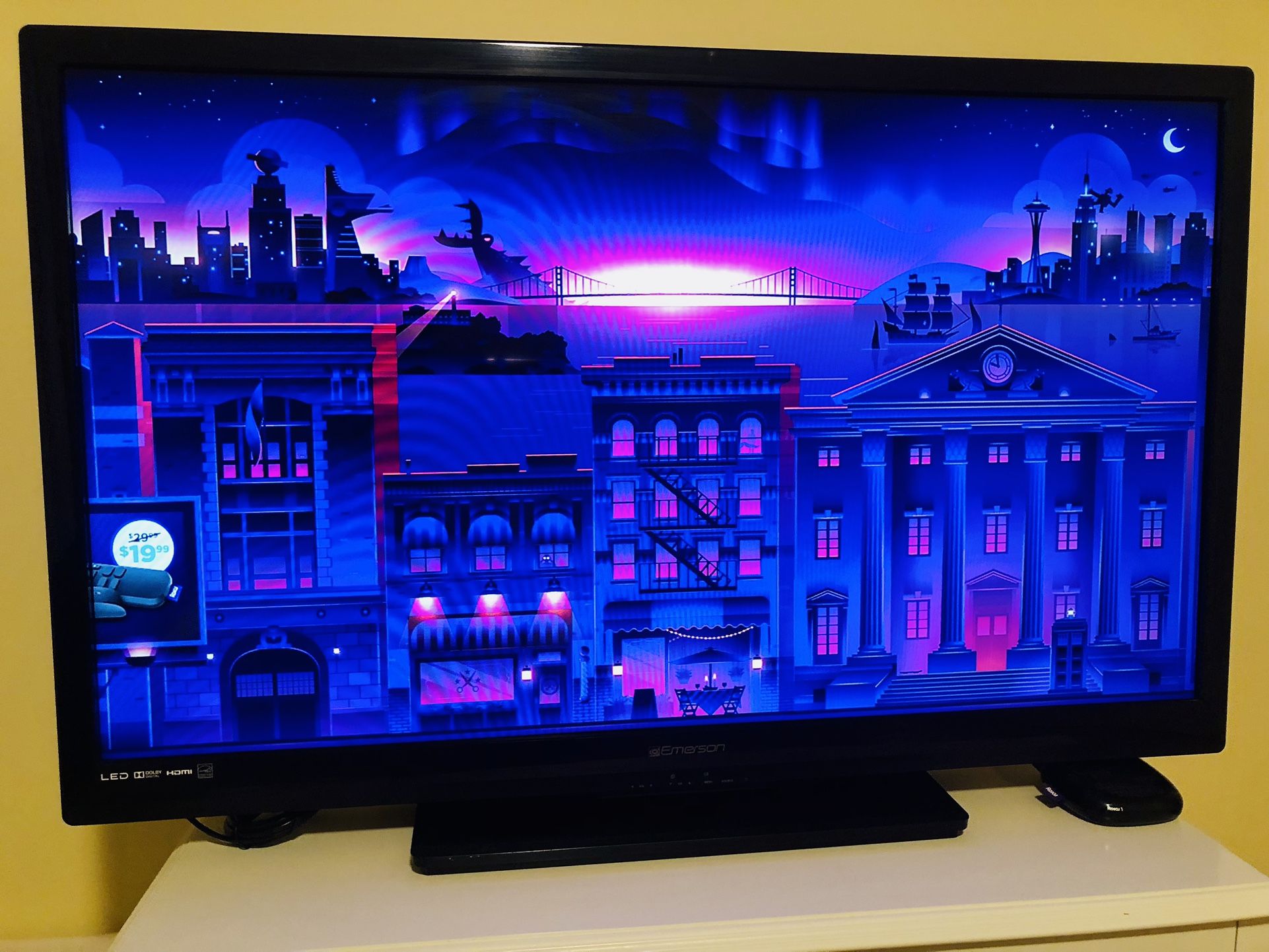 Emerson 40” LCD TV - 1080p (Full HD) w/Roku