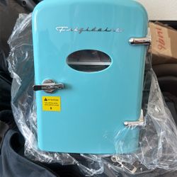 Mini 6 Can holder fridge 