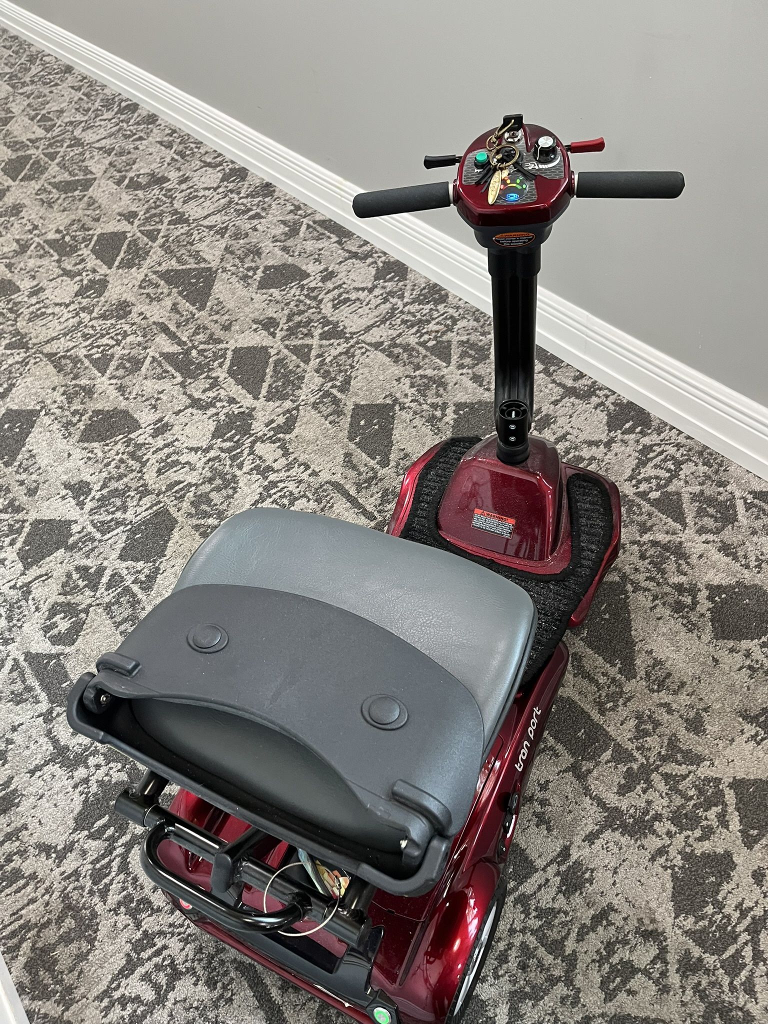 Electric scooter EVrider. https://offerup.com/redirect/?o=RVZyaWRlci5jb20=