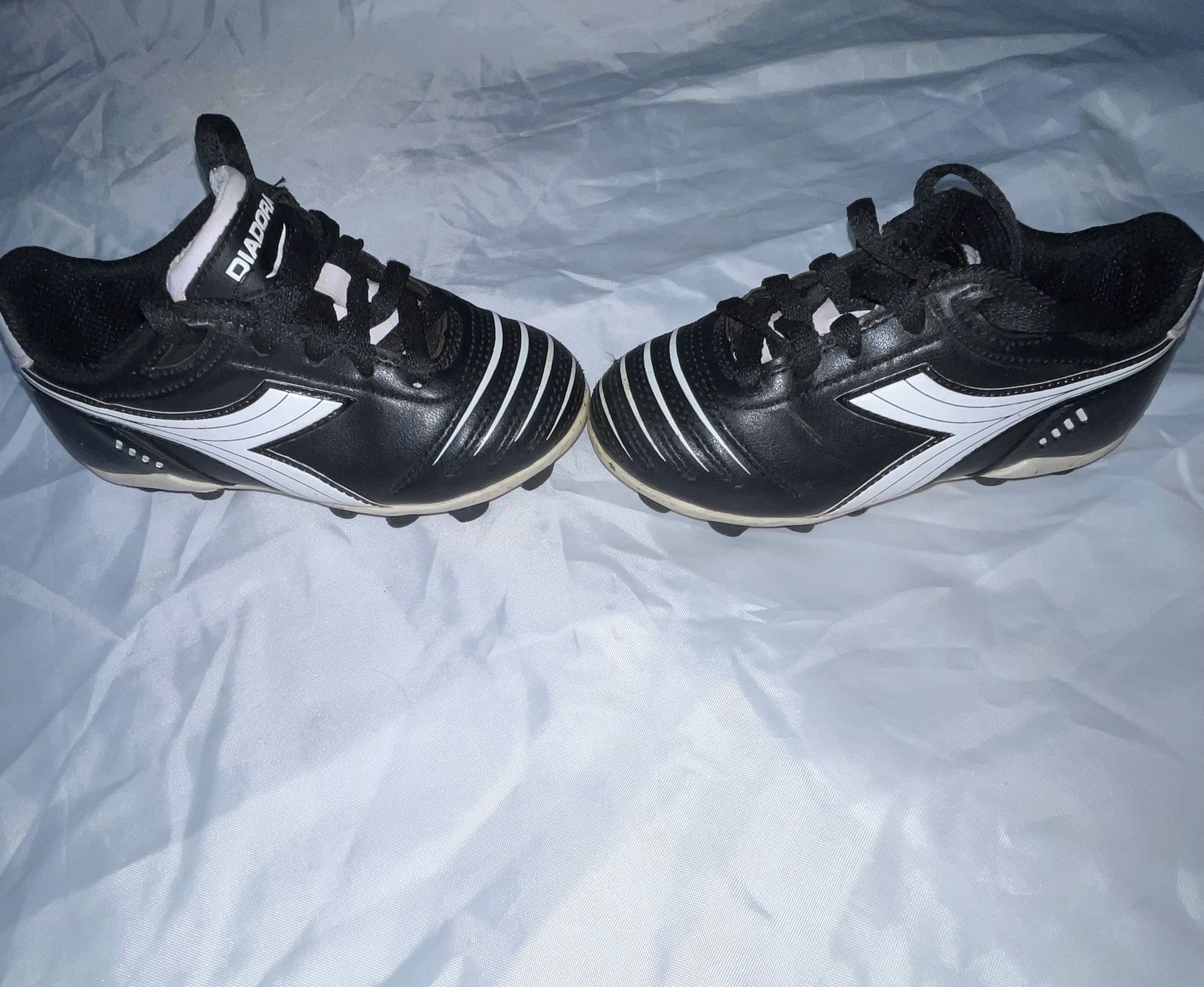 Diadora Kids Youth Soccer Cleats.9.5