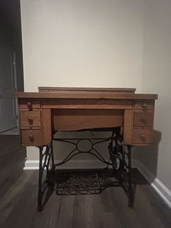 Vintage Sewing Machine 