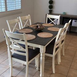 DINING ROOM TABLE W/ 6 CHAIRS *GOOD CONDITION*