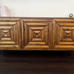 Media Console 