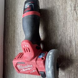 Cut Off Tool Milwaukee Includes Additional Battery