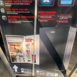 Compact Refrigerator 