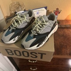 yeezy wave runner size 10.5