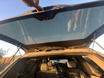 03 Tahoe Rear Hatch Glass