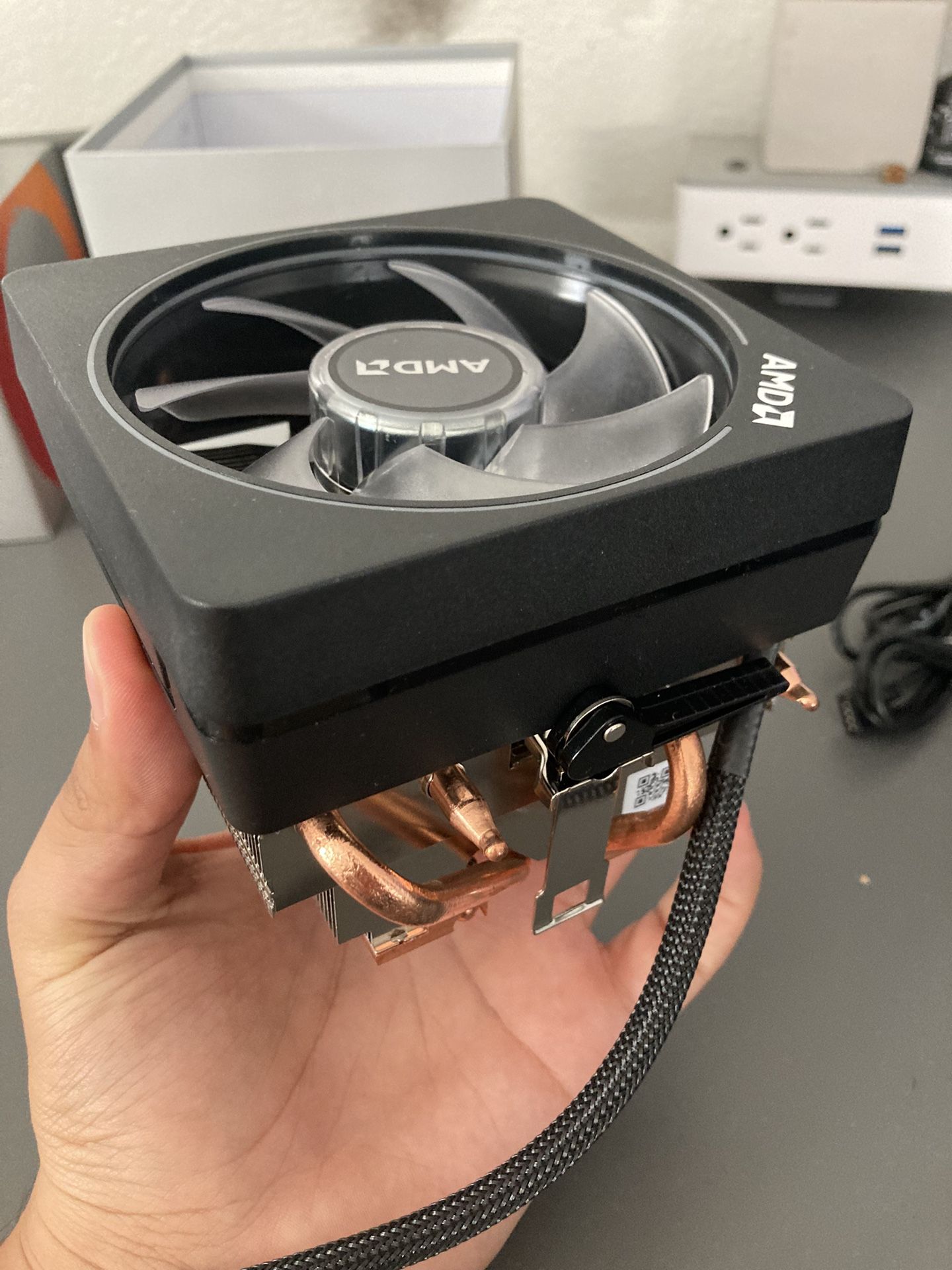 AMD Wraith Prism CPU Cooler