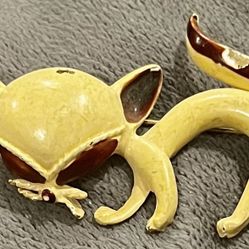 1950’s Enamel Brooch.