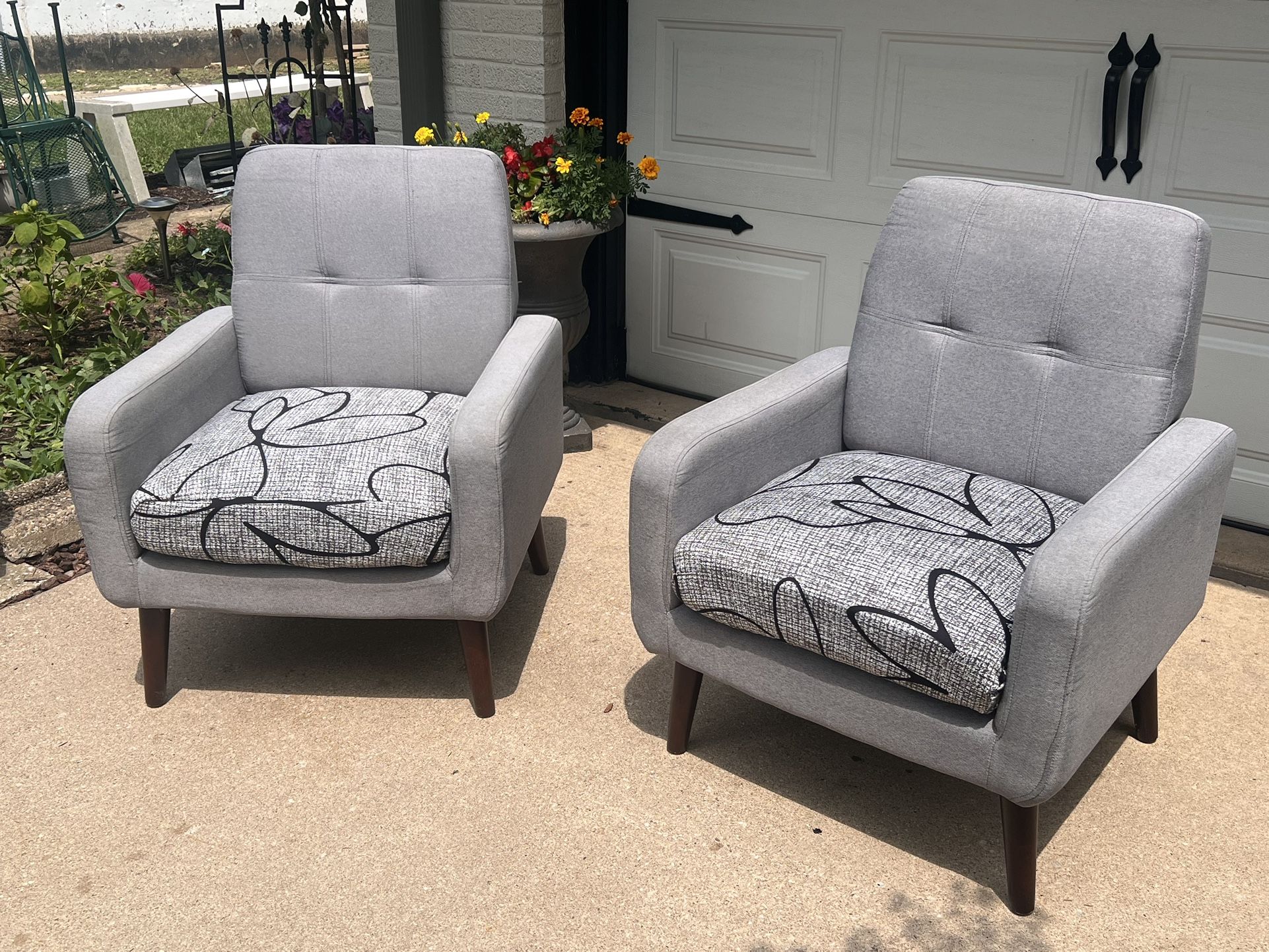 SET OF 2 CONTEMPORARY CHAIRS