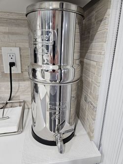 Berkey S/S water Tank with 2 Boroux Faundation Filers