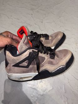 Jordan 4 retro taupe haze size 9.5