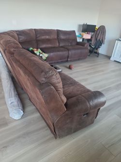 Sectional living room  free
