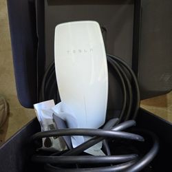 Tesla Universal Wall Connector 