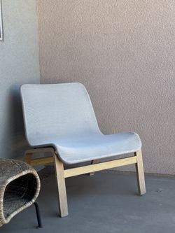 Outdoor Chair + Table/Footrest – Good Condition