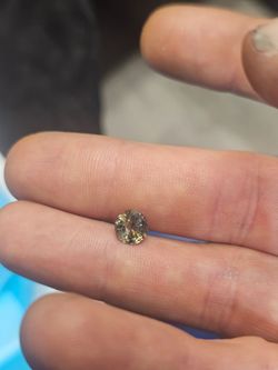 2.7ct GIA natural Yellowish green bicolor sapphire
