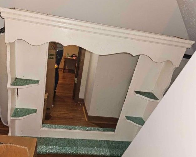 Dresser With Mirror