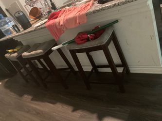 4 bar stools