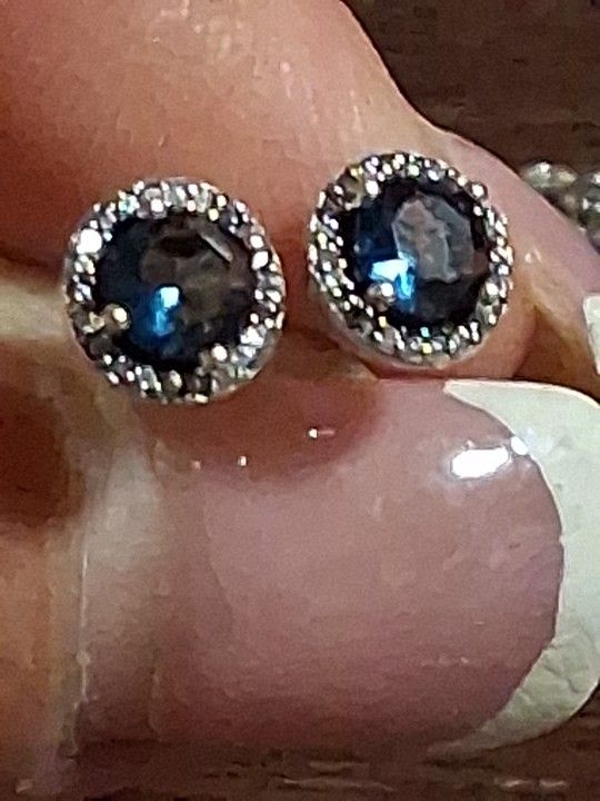 Pandora Moments Authentic Brand New BLUE HALO BLUE SPARKLI NG ROUND STUD EARRINGS