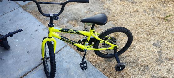 18" Huffy Rock It Kids Bike with Training Wheels (Neon Yellow)
