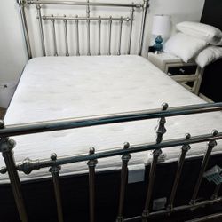 Queen Mattress And Boxspring 