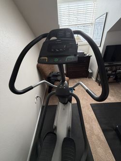 Precor EFX5.21i Elliptical in Good Condition with Digital Display - Centennial, CO