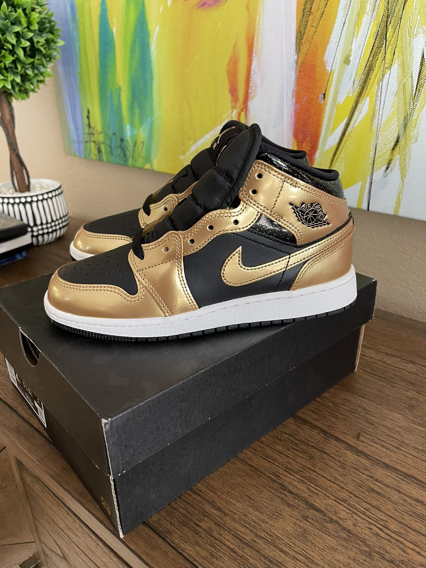 Air Jordan 1 Mid SE 4Y Big Kids Shoes Gold Metallic