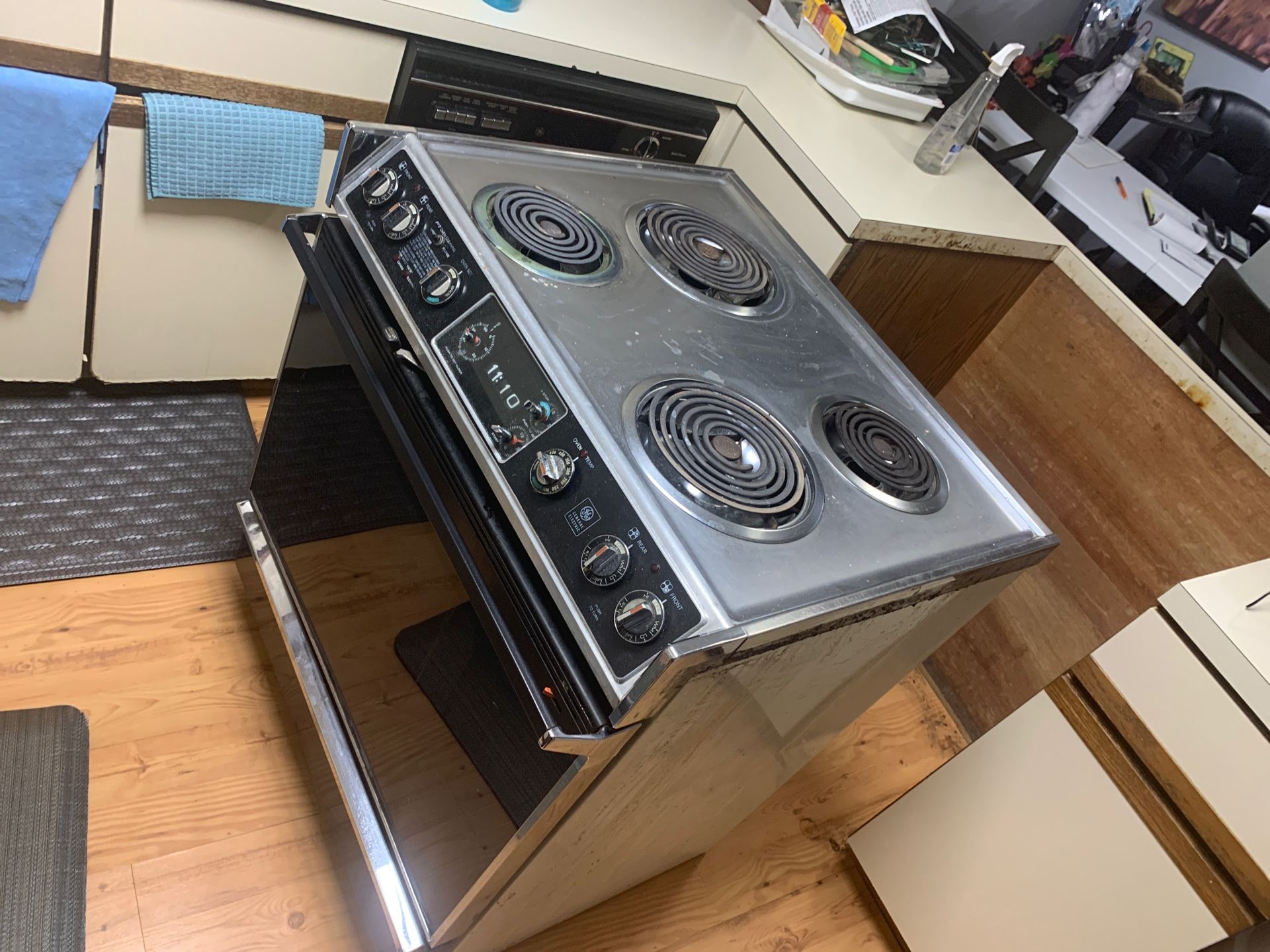 General Electric ”Slide-In” Range/Self-Cleaning (Electric) Stovetop/Oven