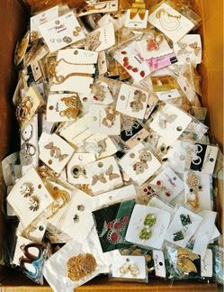Assorted jewelry 1000+ pieces